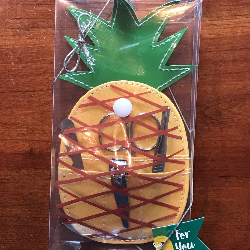 Pineapple manicure set